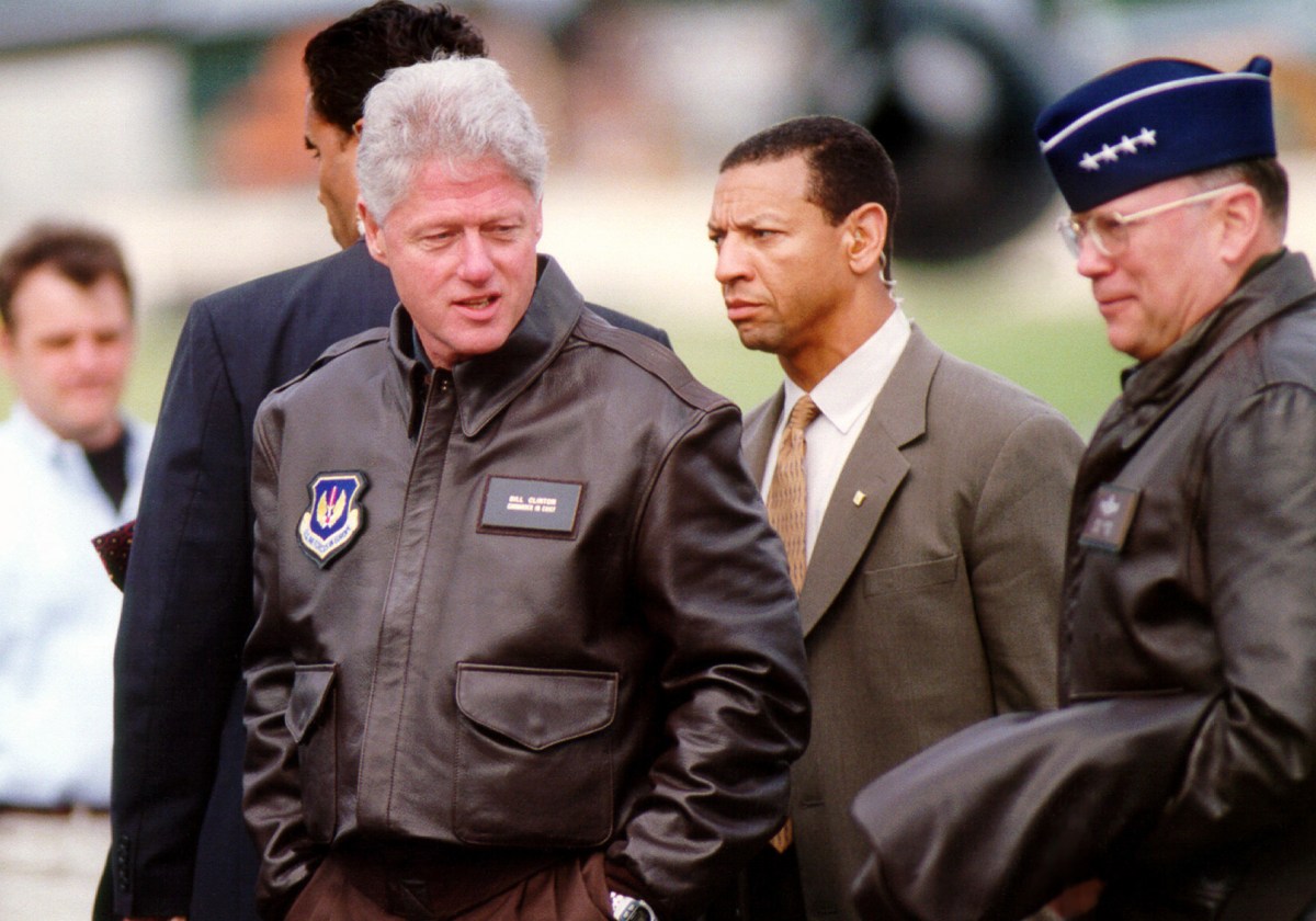 GEN John P. Jumper, U.S. Air Forces in Europe commander, escorts President William Jefferson Clinton upon his arrival to Ramstein Air Base, Germany, May 5, 1999. The president visited several European air bases to thank the troops (not shown) for their support of NATO Operations Allied Force and Shining Hope.